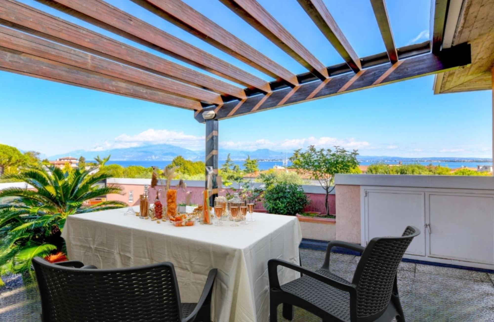 Desenzanoloft Official Partner Marriott Homes & Villas - Gardastar La Stella Del Lago Desenzano del Garda Bagian luar foto