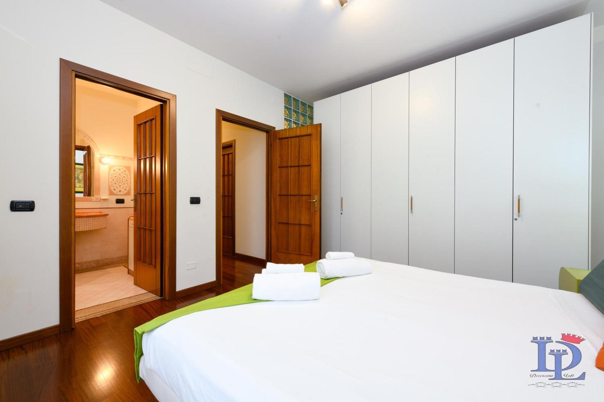 Desenzanoloft Official Partner Marriott Homes & Villas - Gardastar La Stella Del Lago Desenzano del Garda Bagian luar foto