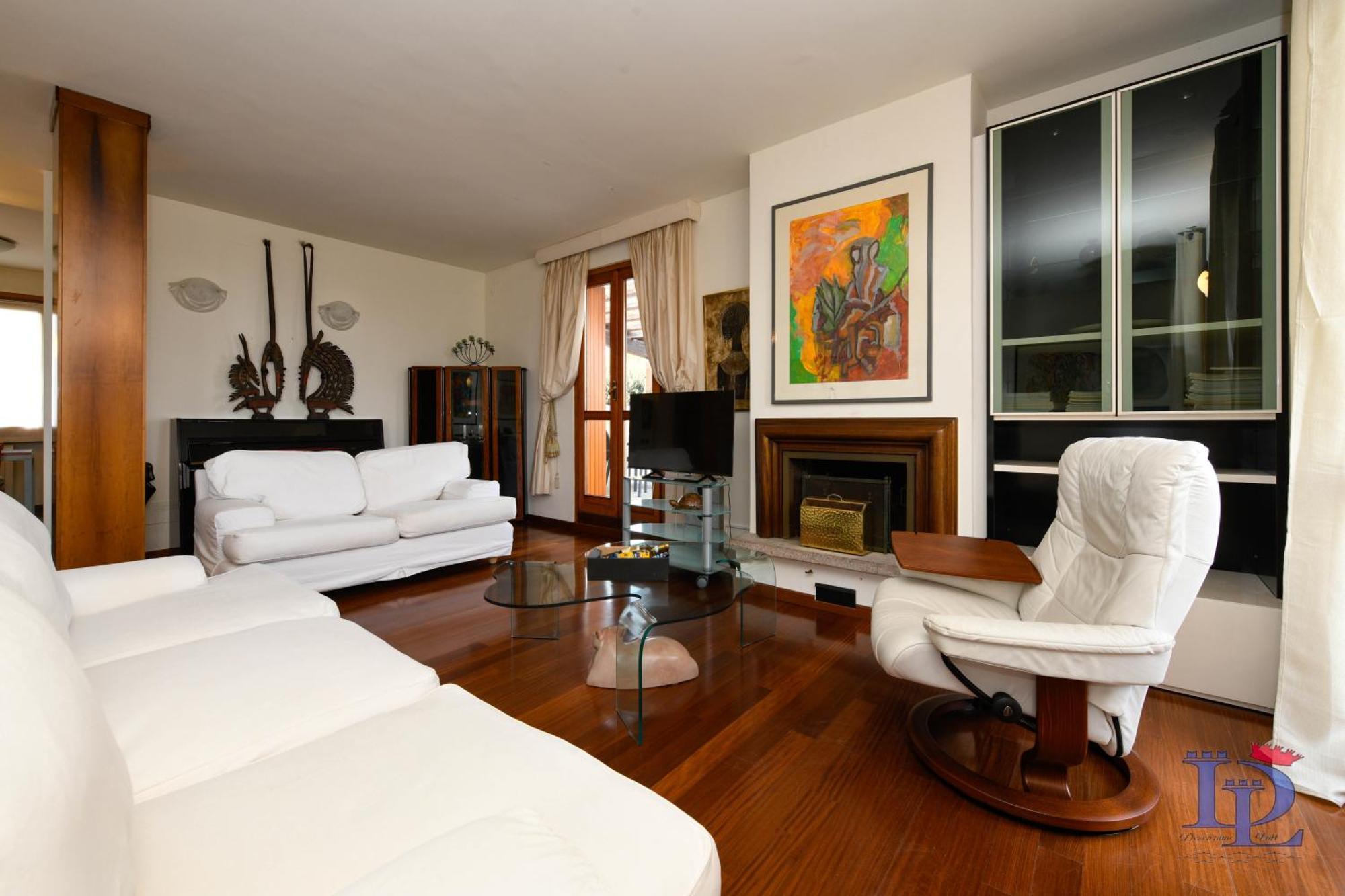 Desenzanoloft Official Partner Marriott Homes & Villas - Gardastar La Stella Del Lago Desenzano del Garda Bagian luar foto