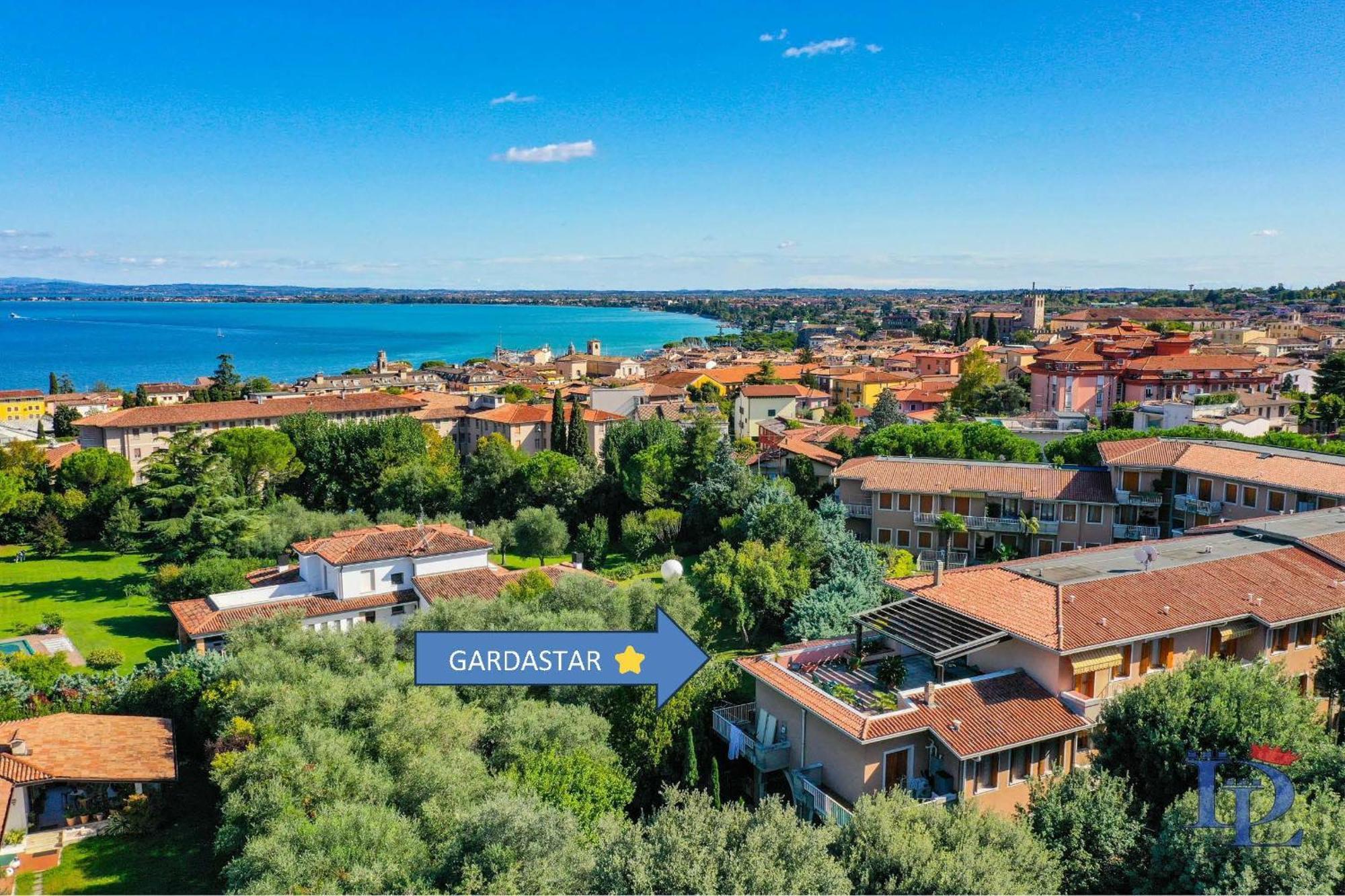Desenzanoloft Official Partner Marriott Homes & Villas - Gardastar La Stella Del Lago Desenzano del Garda Bagian luar foto