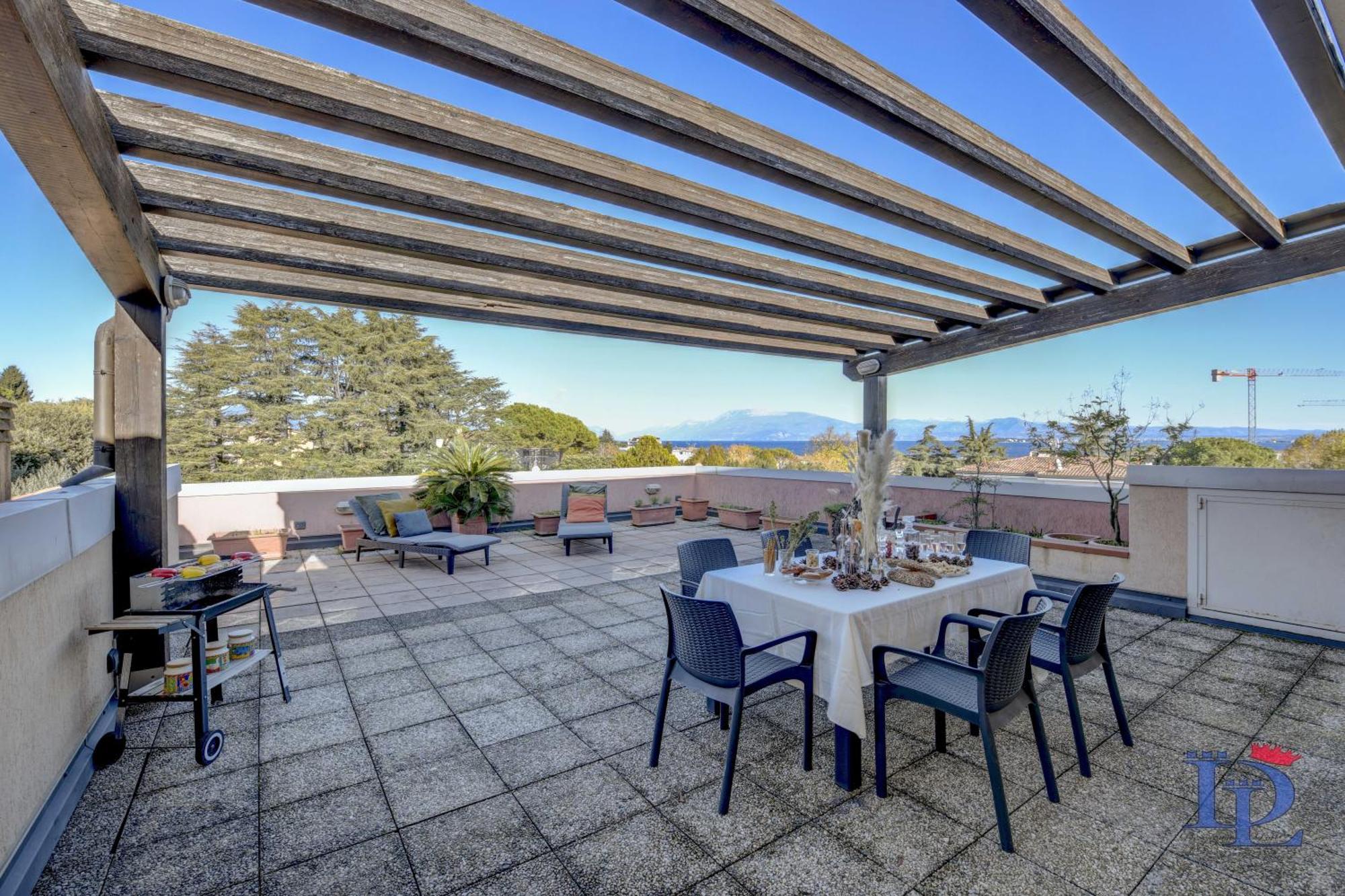 Desenzanoloft Official Partner Marriott Homes & Villas - Gardastar La Stella Del Lago Desenzano del Garda Bagian luar foto