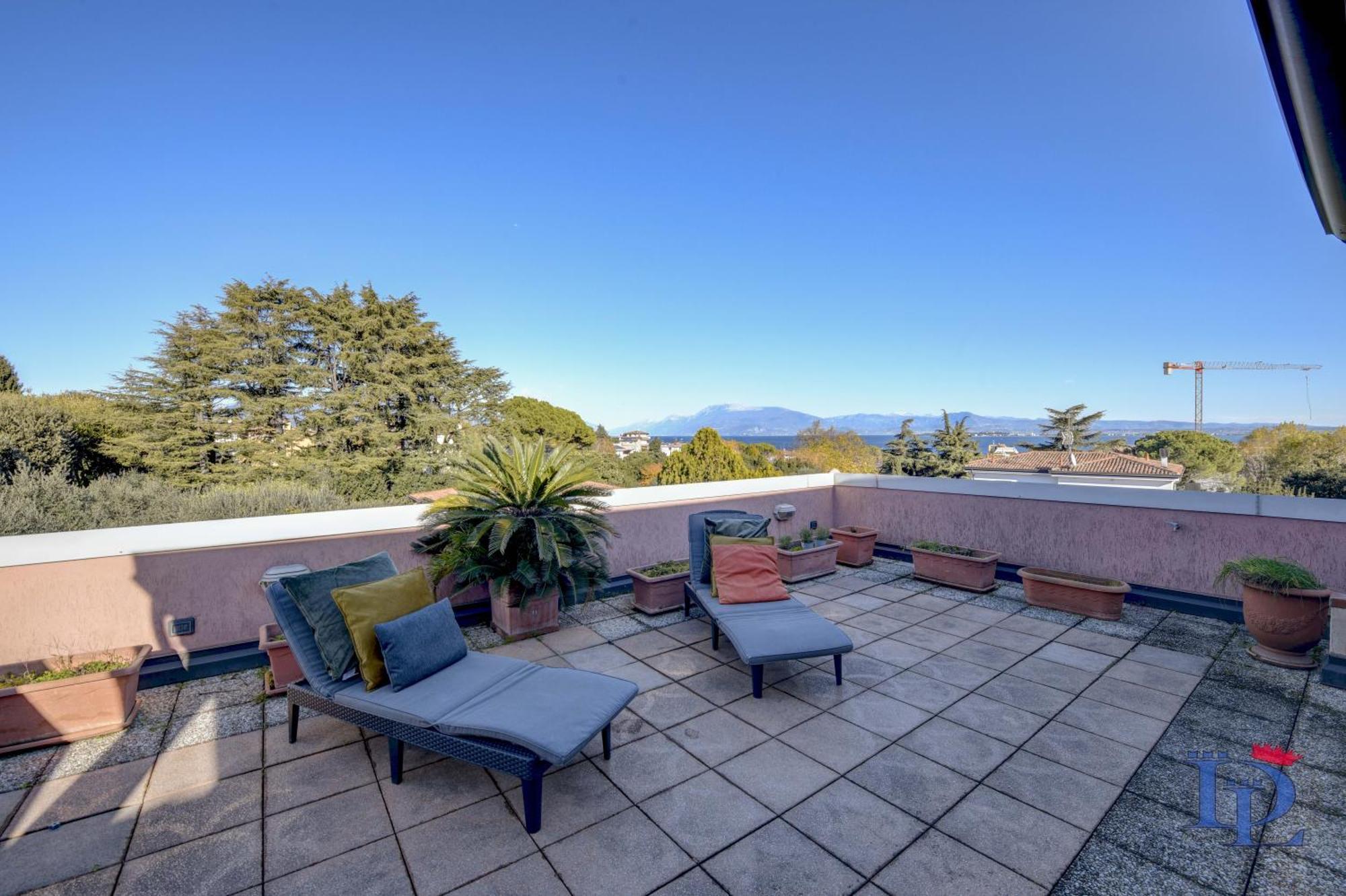 Desenzanoloft Official Partner Marriott Homes & Villas - Gardastar La Stella Del Lago Desenzano del Garda Bagian luar foto