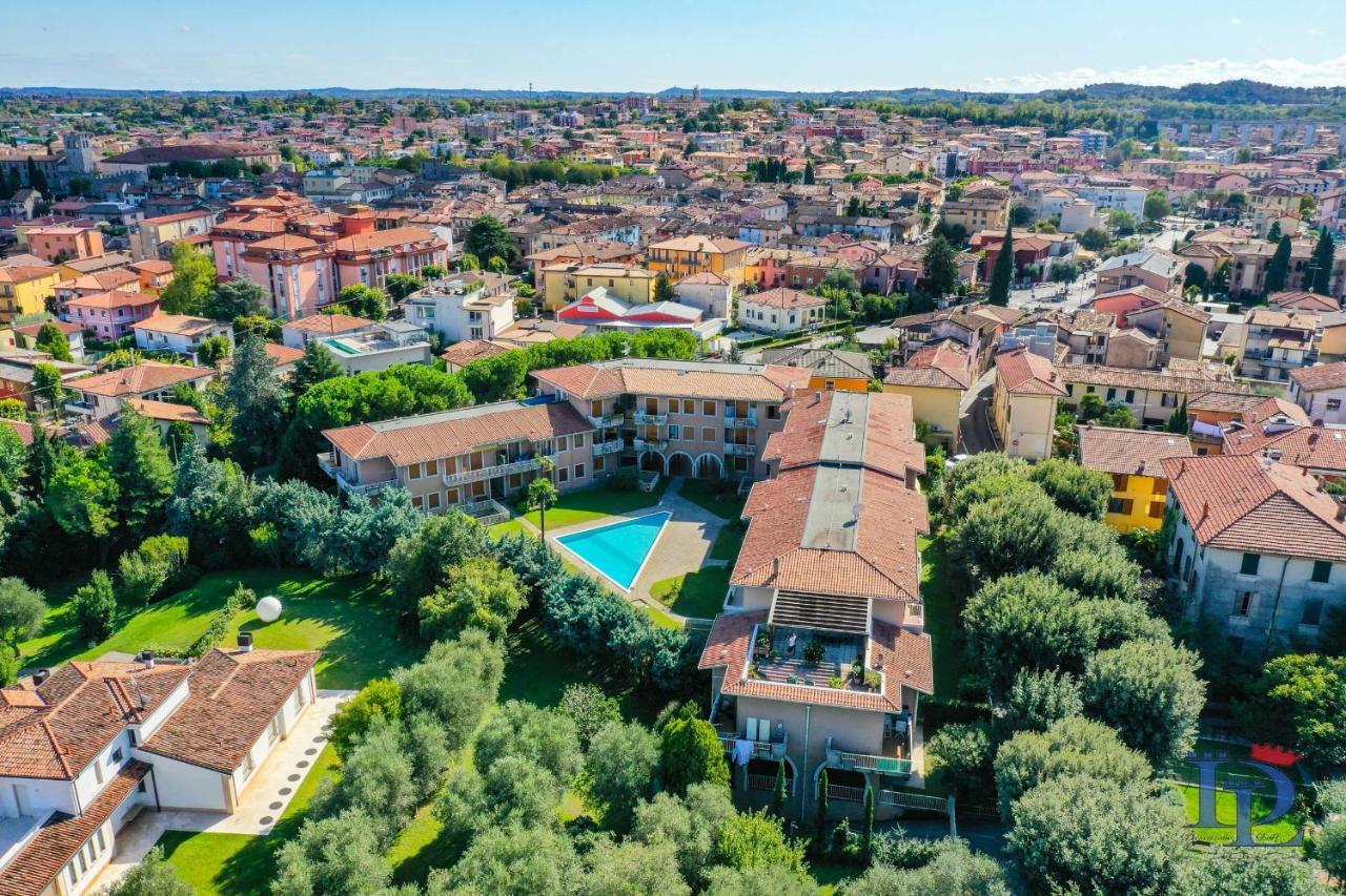 Desenzanoloft Official Partner Marriott Homes & Villas - Gardastar La Stella Del Lago Desenzano del Garda Bagian luar foto