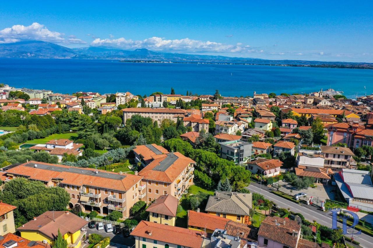 Desenzanoloft Official Partner Marriott Homes & Villas - Gardastar La Stella Del Lago Desenzano del Garda Bagian luar foto